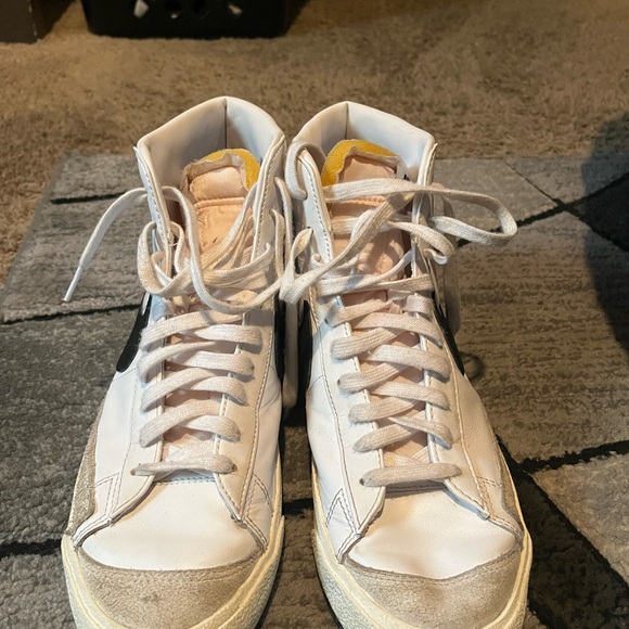 Nike Blazers - Picture 3 of 4